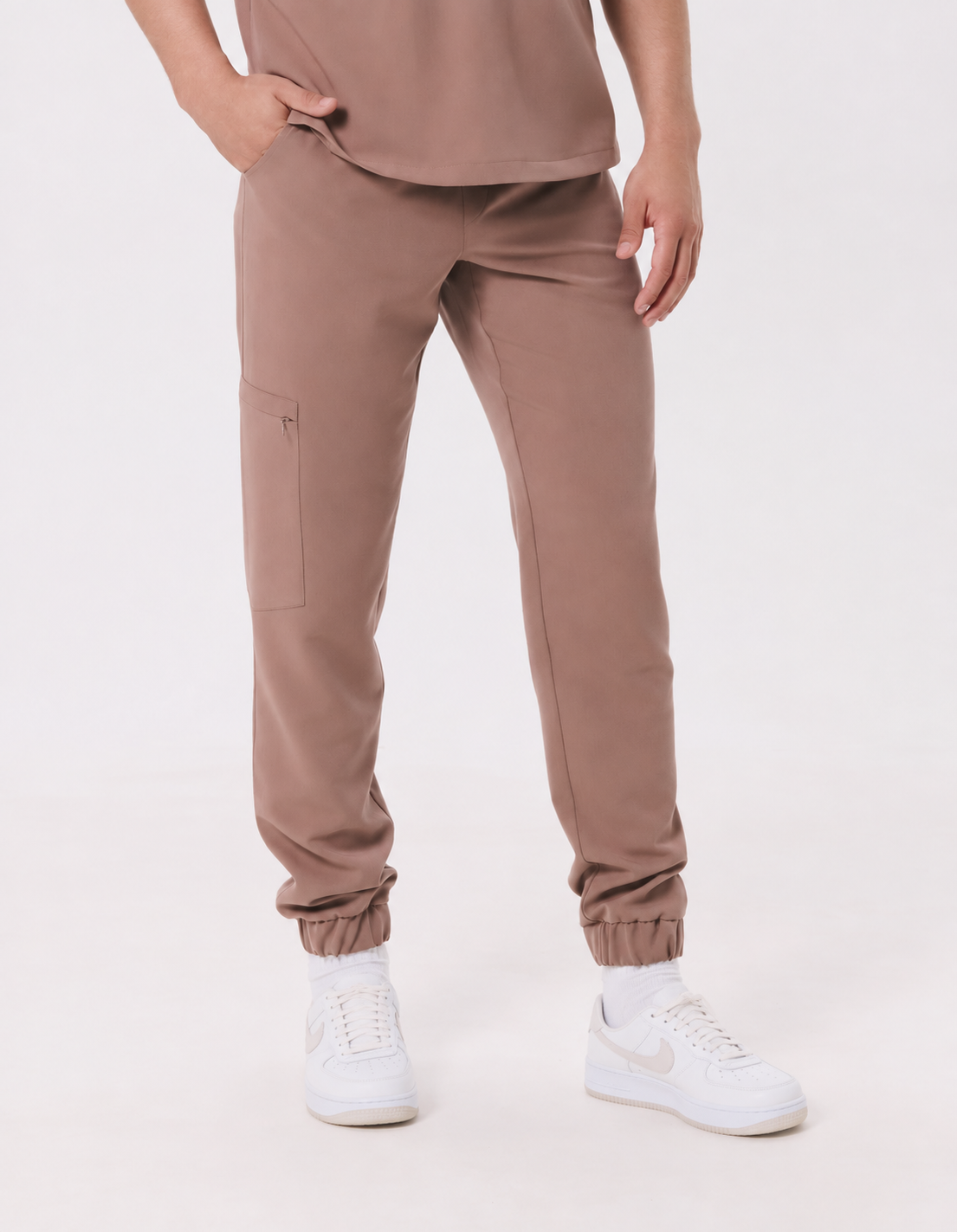Pantalon médical homme jogger Leo, couleur amande, devant