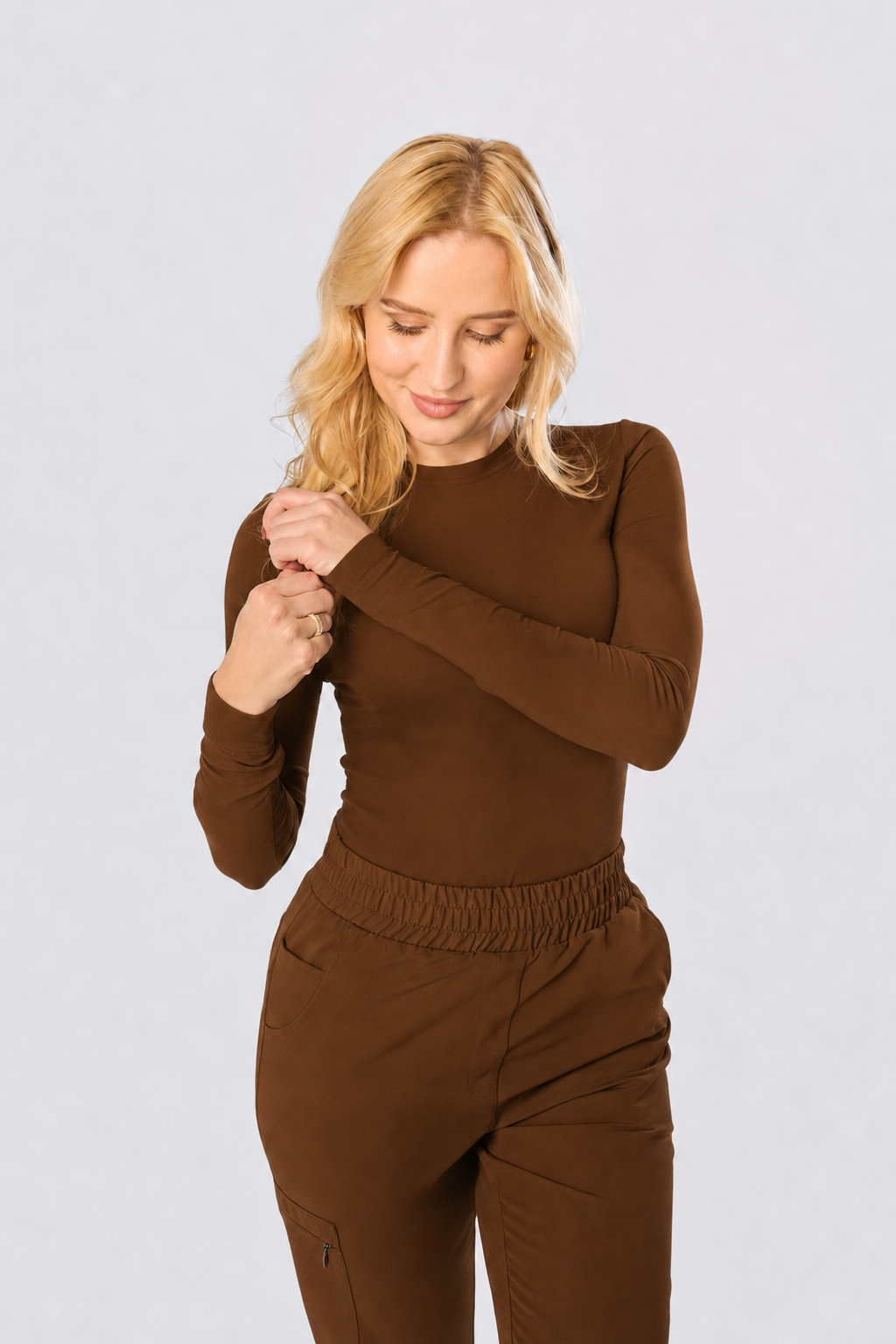 Sous-pull médical femme manches longues Lena, couleur chocolat, devant