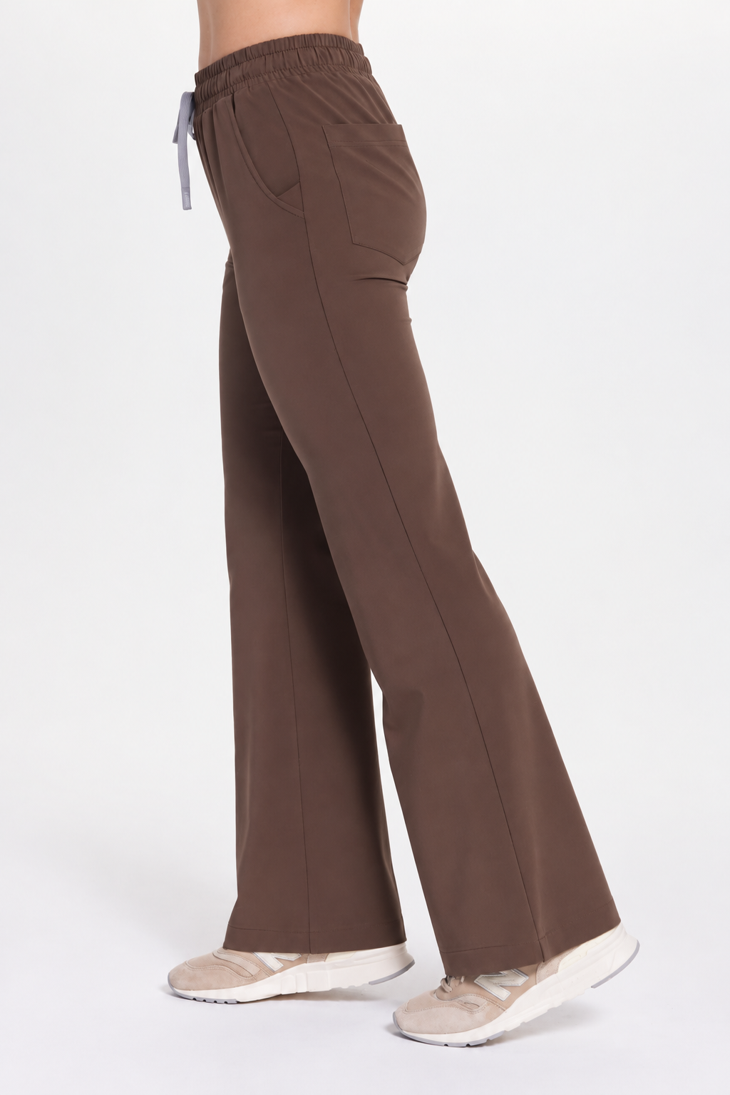 Pantalon médical femme évasé Iris, couleur espresso, profil