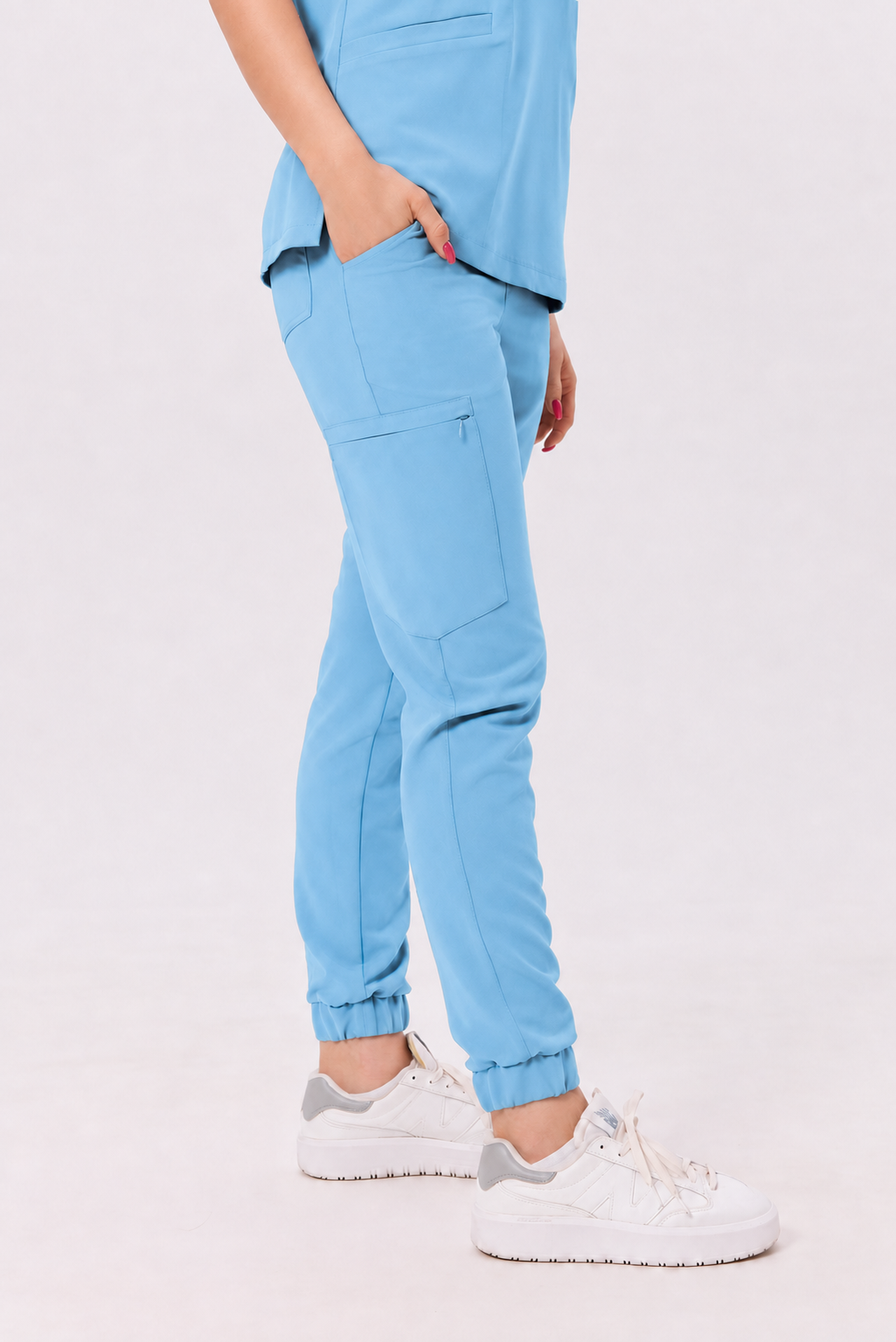 Pantalon médical femme jogger Luna, couleur bleu ciel, profil