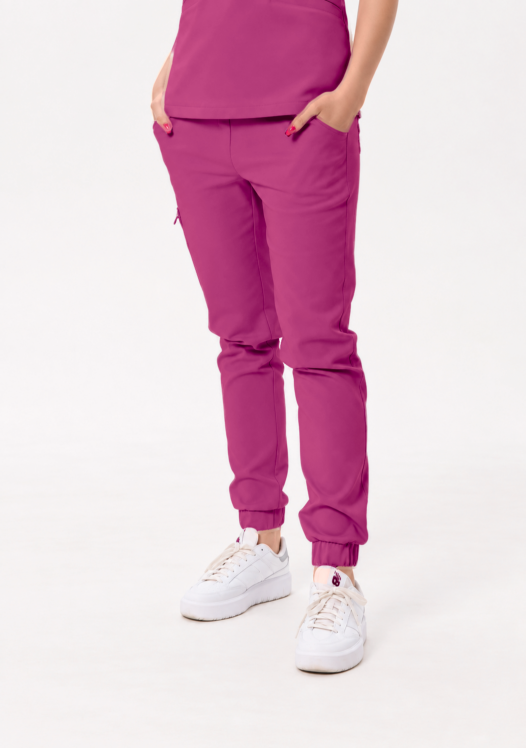 Pantalon médical femme jogger Sara, couleur amarante, devant
