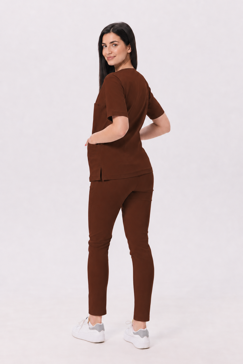 Pantalon médical femme skinny Ella, couleur chocolat noir, dos