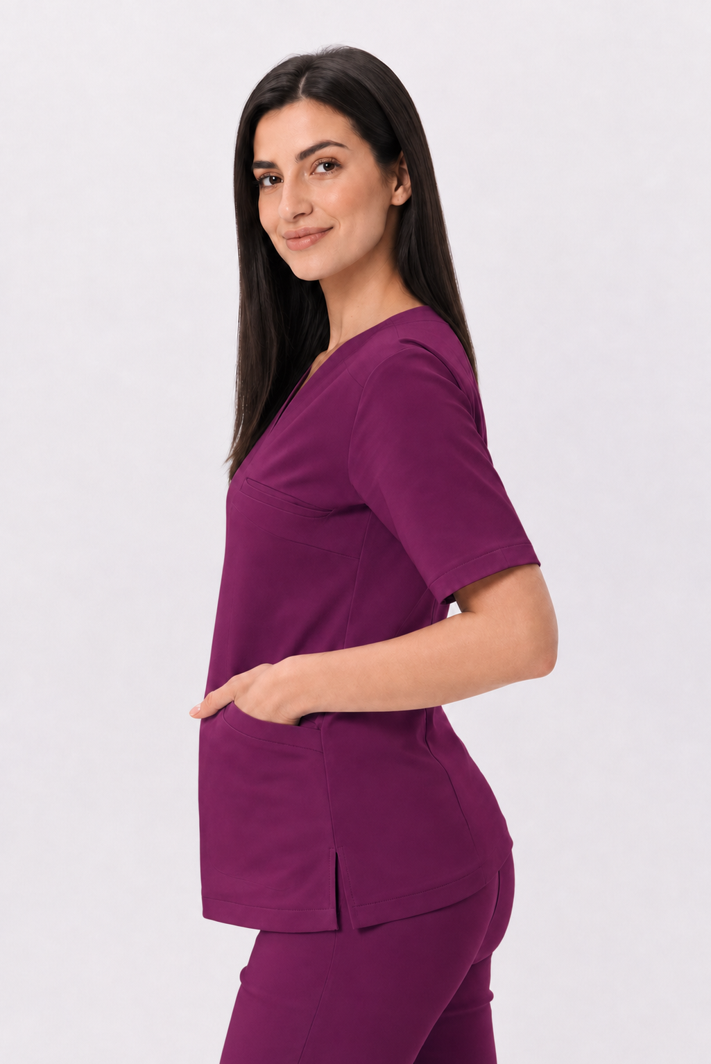 Pantalon médical femme skinny Ella, couleur prune, trois-quarts