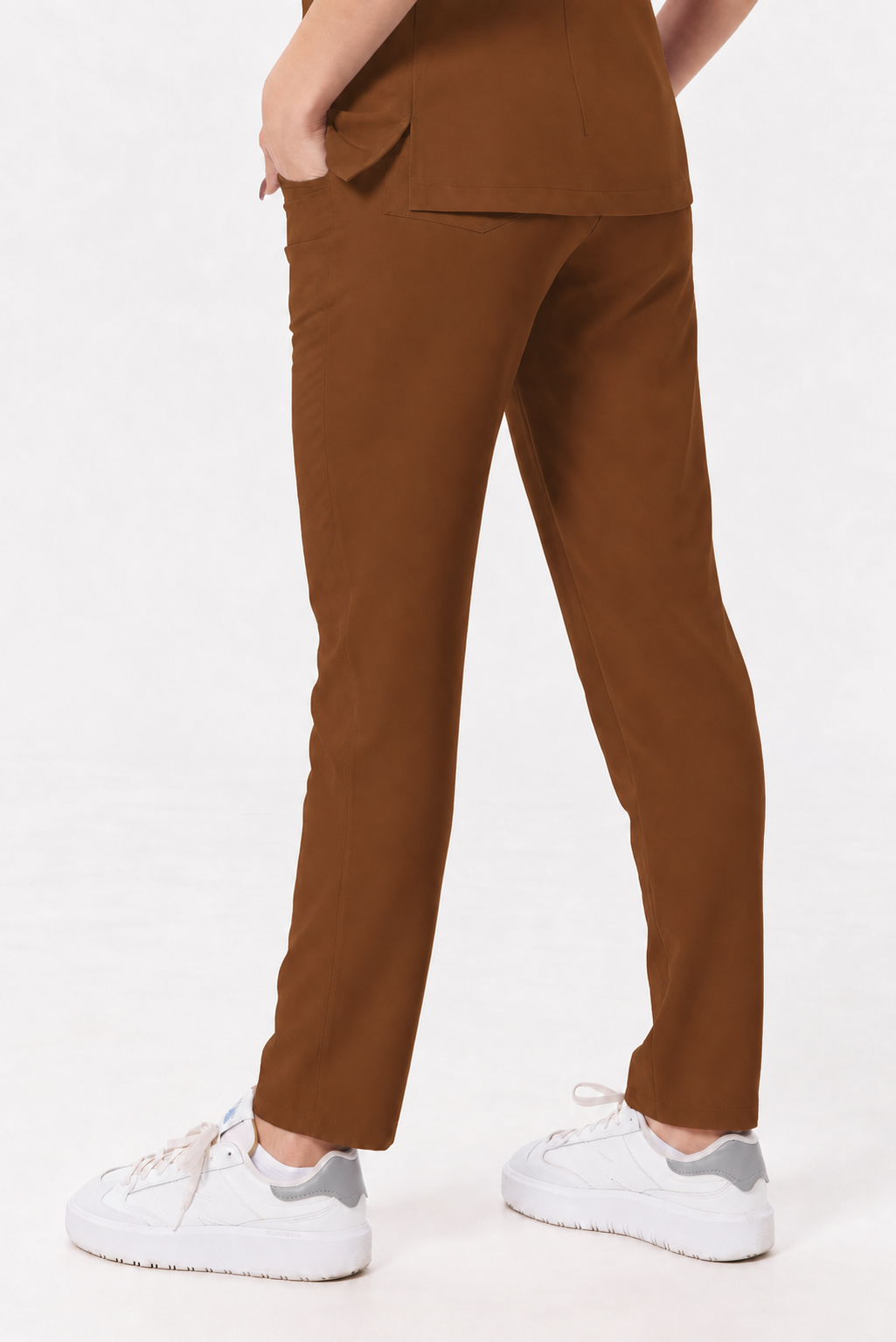 Pantalon médical femme droit Zara, couleur chocolat, profil