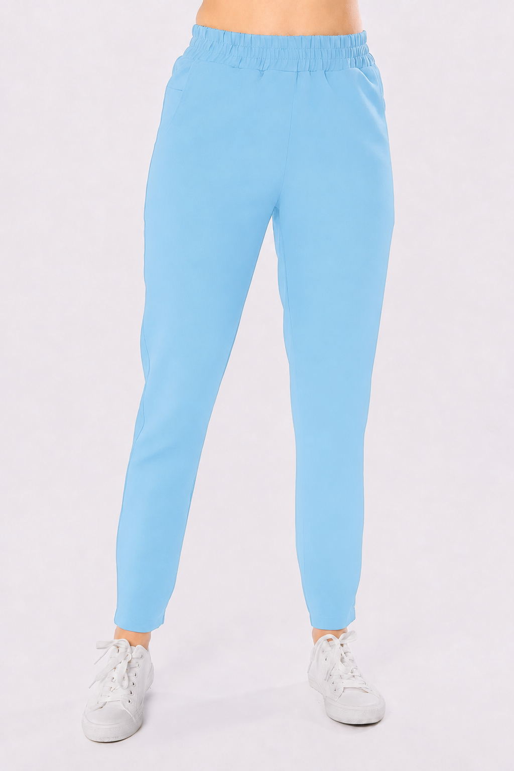 Pantalon médical femme droit Zara, couleur bleu ciel, devant