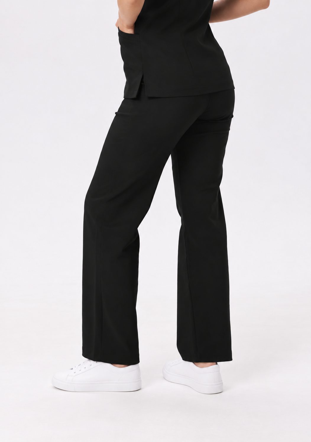 Pantalon médical femme large Kira, couleur noir, trois-quarts