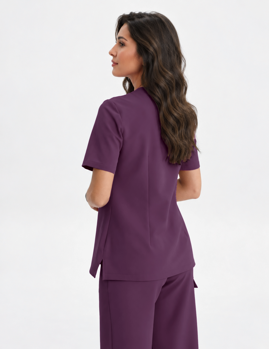 Tunique médicale femme col V Aura, couleur aubergine, dos