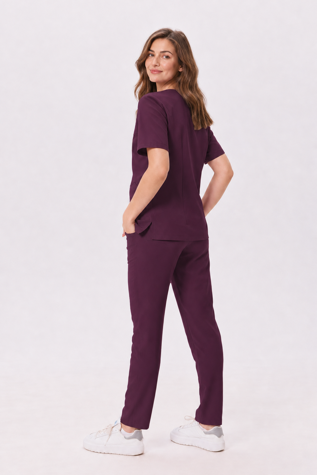 Tunique médicale femme col V Livia, couleur aubergine, dos