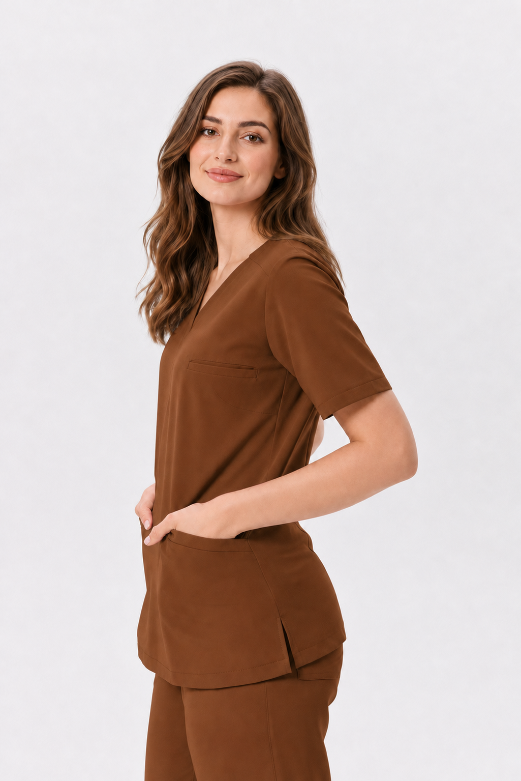 Tunique médicale femme col V Livia, couleur chocolat, trois-quarts