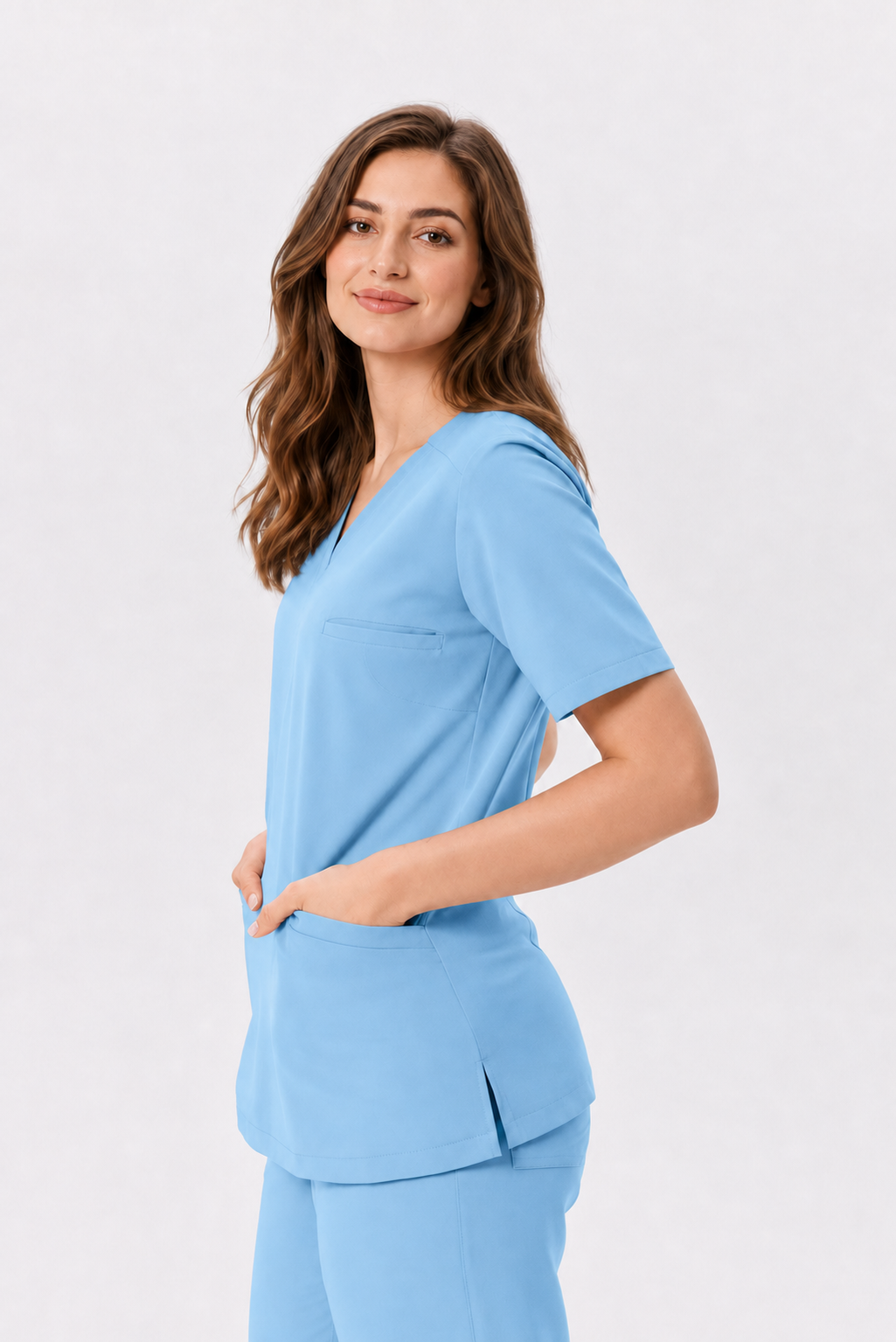 Tunique médicale femme col V Livia, couleur bleu ciel, trois-quarts