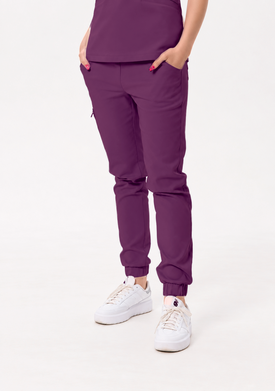 Pantalon médical femme jogger Sara, couleur prune, devant
